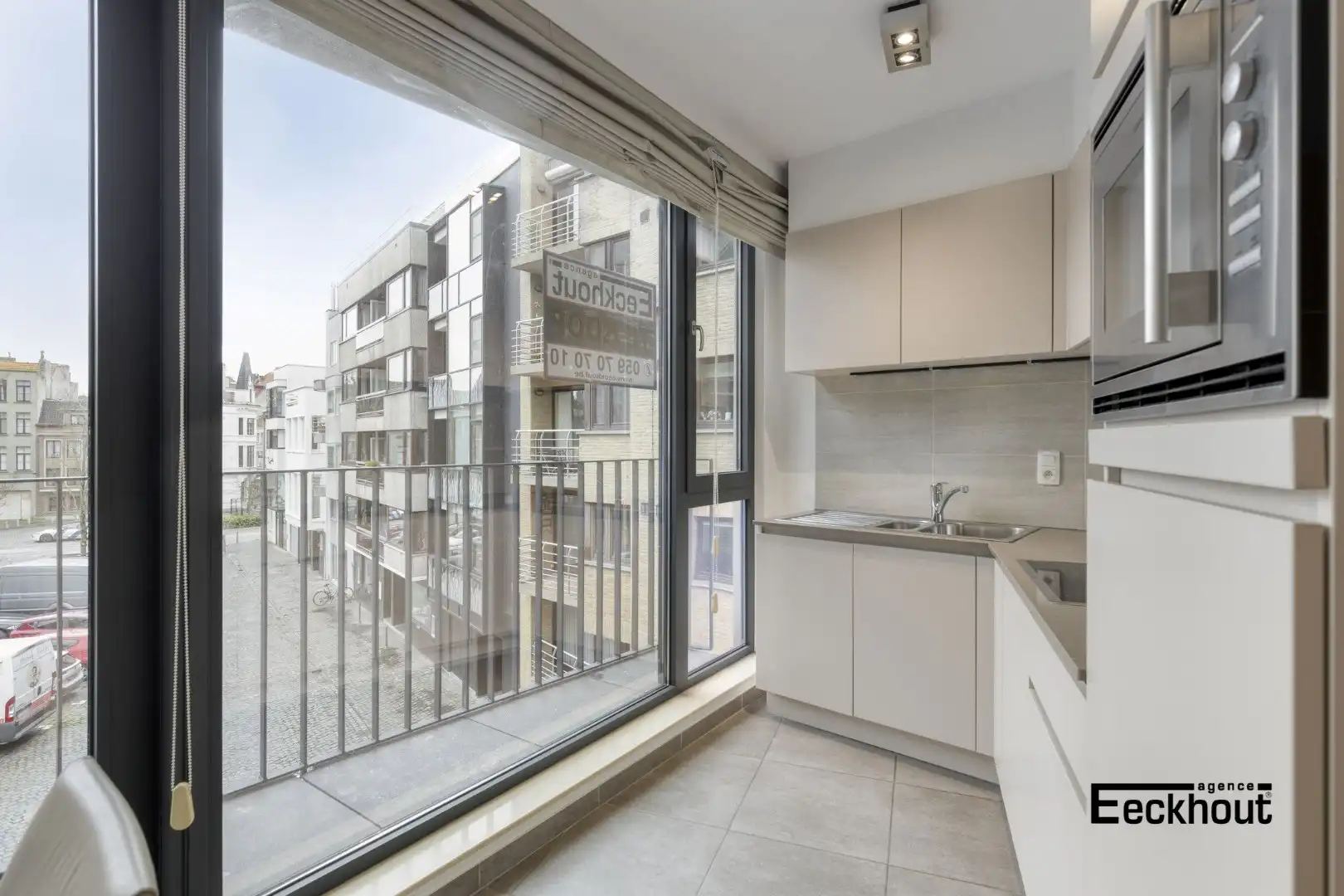 Modern appartement met terras en open zicht op Petrus- en Paulusplein. foto 12