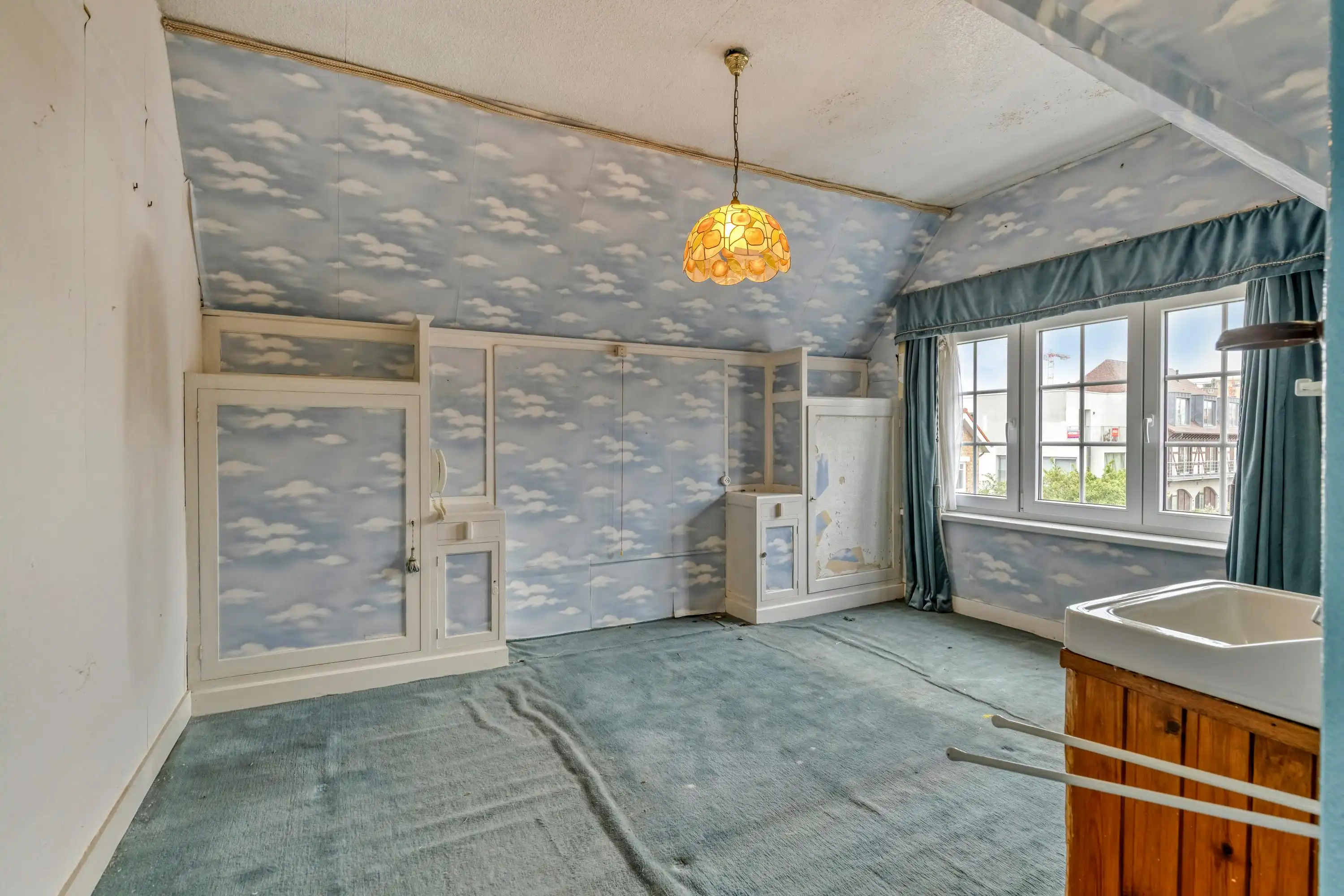 Charmante te renoveren woning met garage in centrum De Panne foto 12