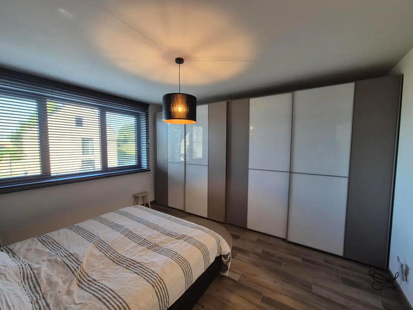 Recente halfopen bebouwing met 3 slpks, opbergzolder en tuin foto 12