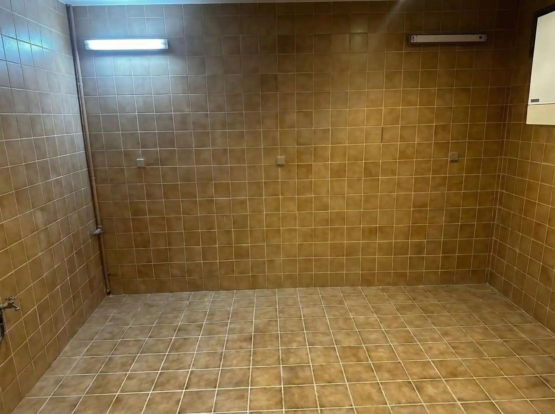 Handelsgelijkvloers (café) op commerciële ligging – 2020 foto 8