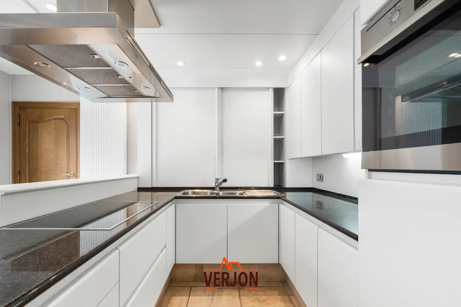 Villa met 4 slaapkamers en dubbele garage in een doodlopende straat te koop in Izegem! foto 10