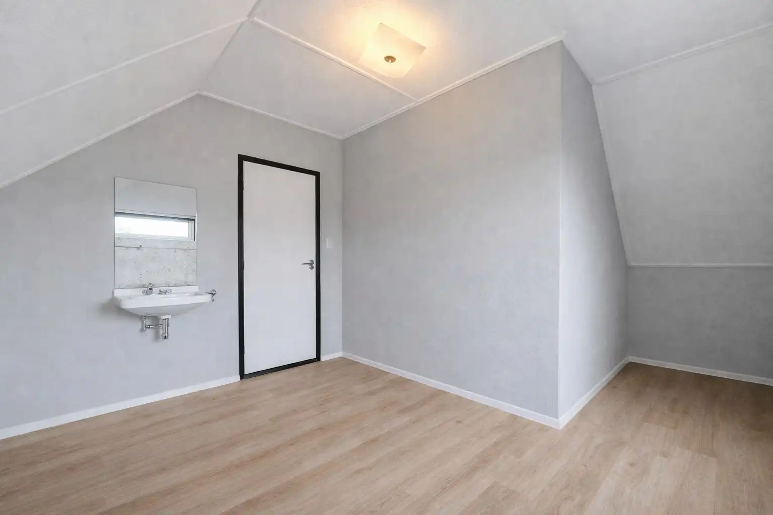 Recente mansarde met garage foto 22