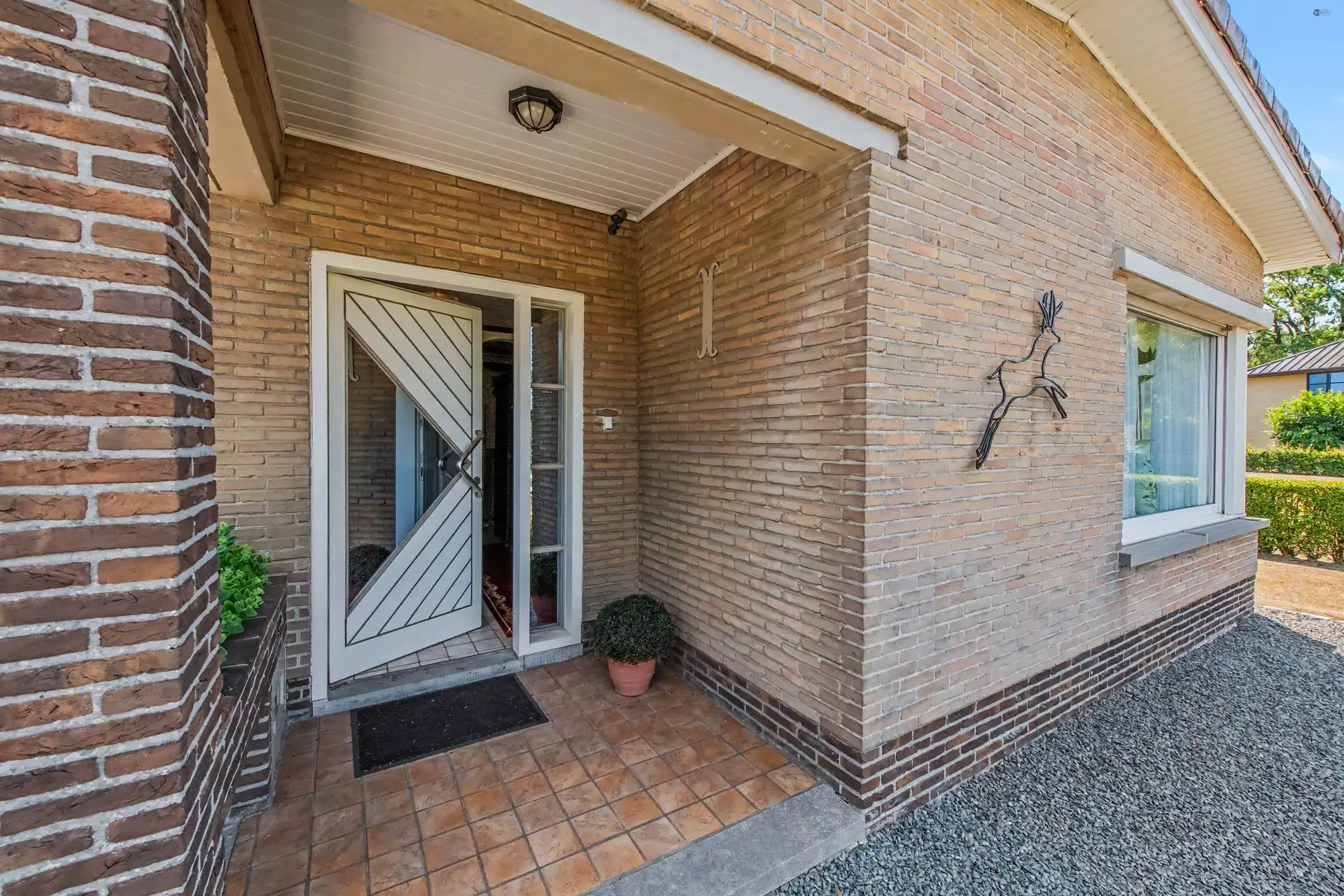 Verzorgde bungalow in rustige straat te Stekene foto 4