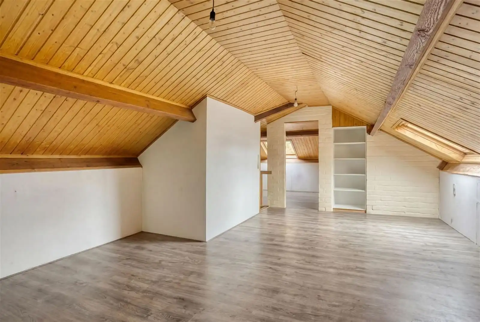 Villa op te frissen in hartje Pajottegem foto 16