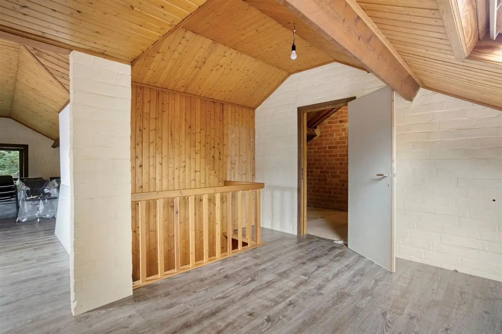 Villa op te frissen in hartje Pajottegem foto 16