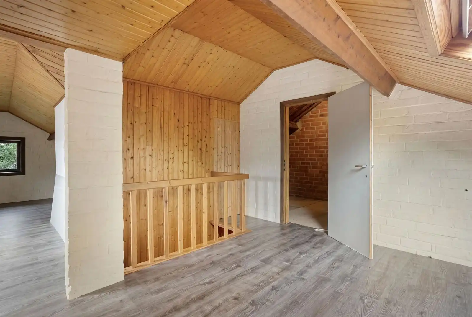 Villa op te frissen in hartje Pajottegem foto 16