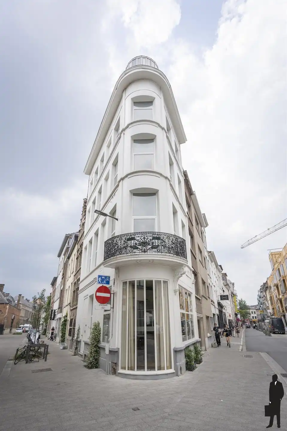 Iconisch hoekpand met drie vergunde duplexen aan het Mechelseplein foto 2