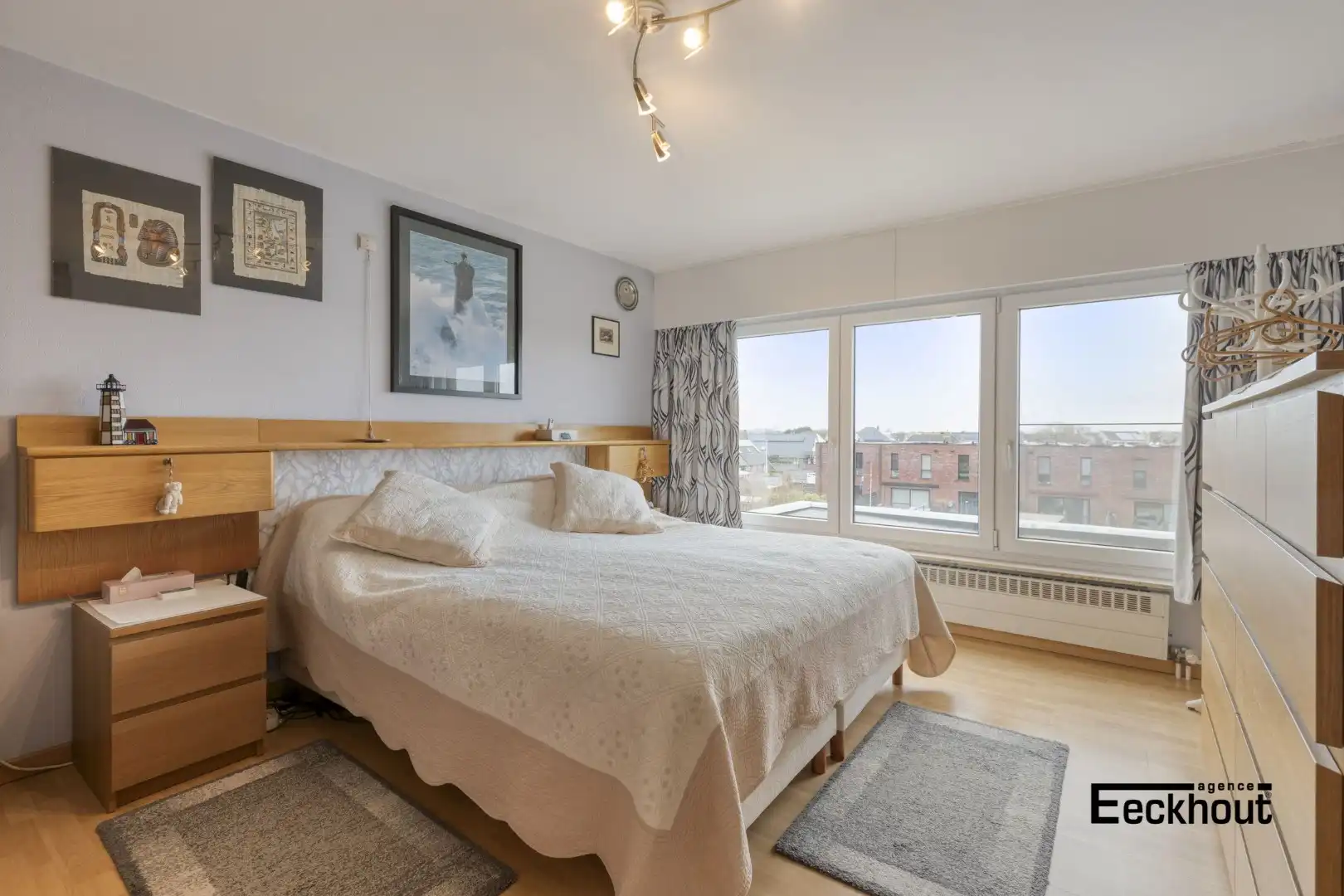 Instapklare ruime bel-etage woning (217 m² bewoonbare oppervlakte) met dubbele garage en grote tuin op topligging in Oostende foto 8