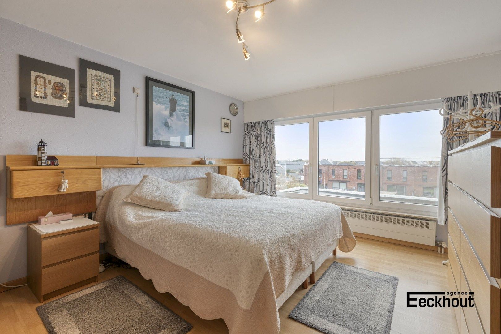 Instapklare ruime bel-etage woning (217 m² bewoonbare oppervlakte) met dubbele garage en grote tuin op topligging in Oostende foto 8