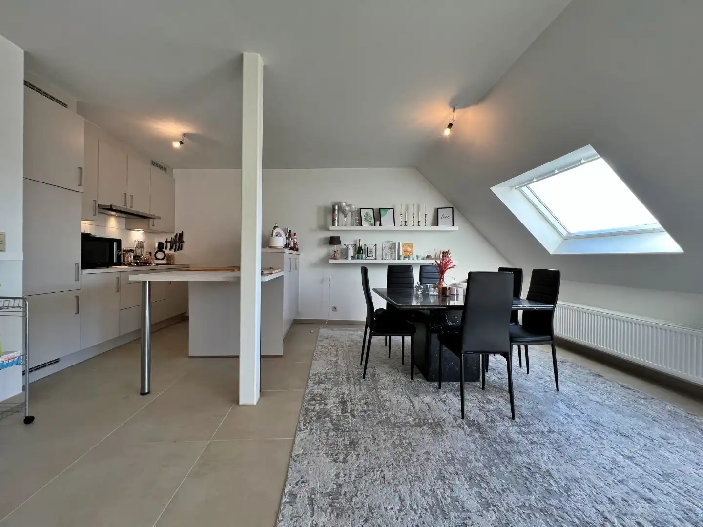 Recent 1-slaapkamer appartement met garage te Merendreedorp foto 3