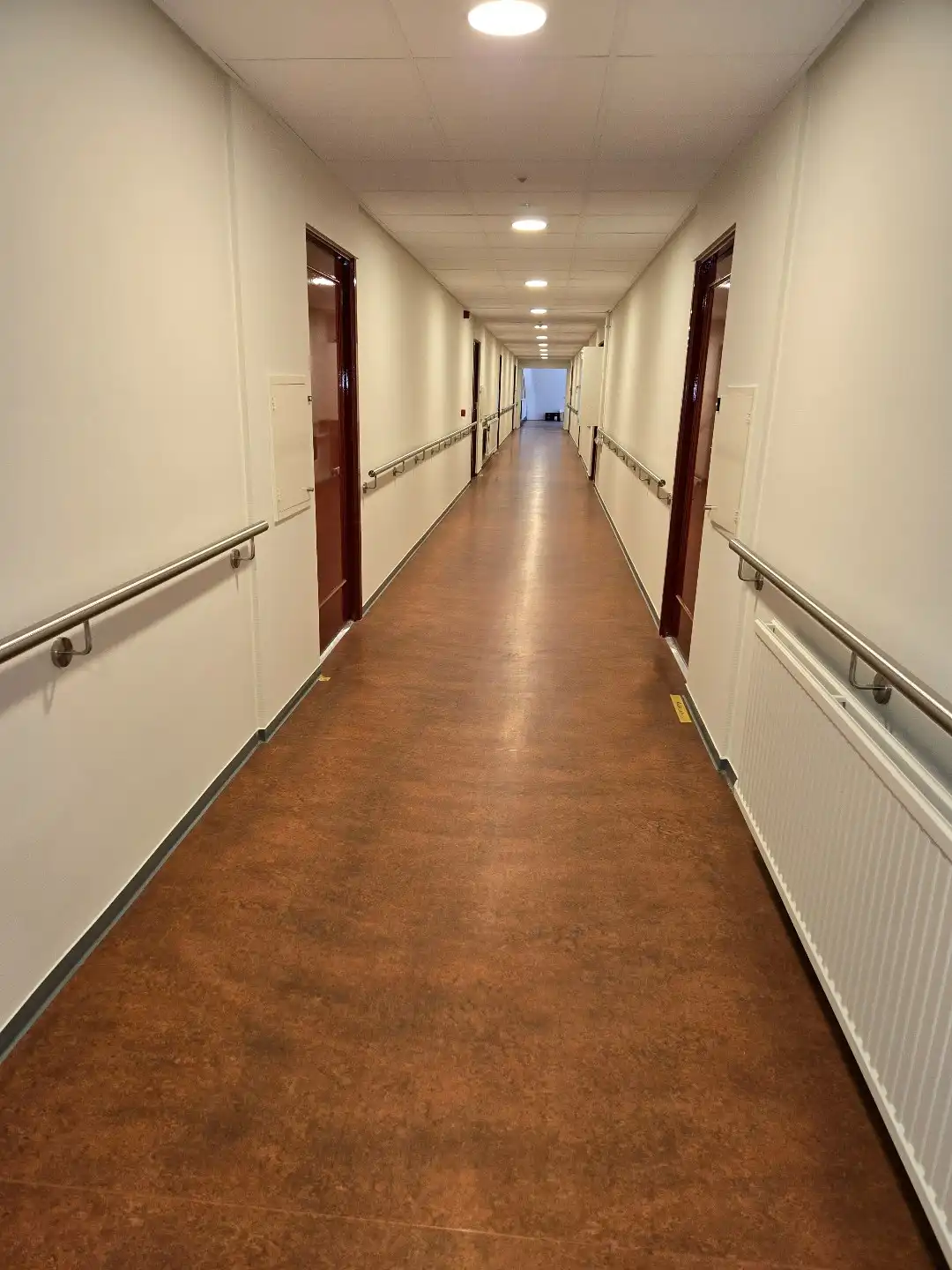 Gerenoveerde serviceflat midden het groen in Assebroek. foto 22