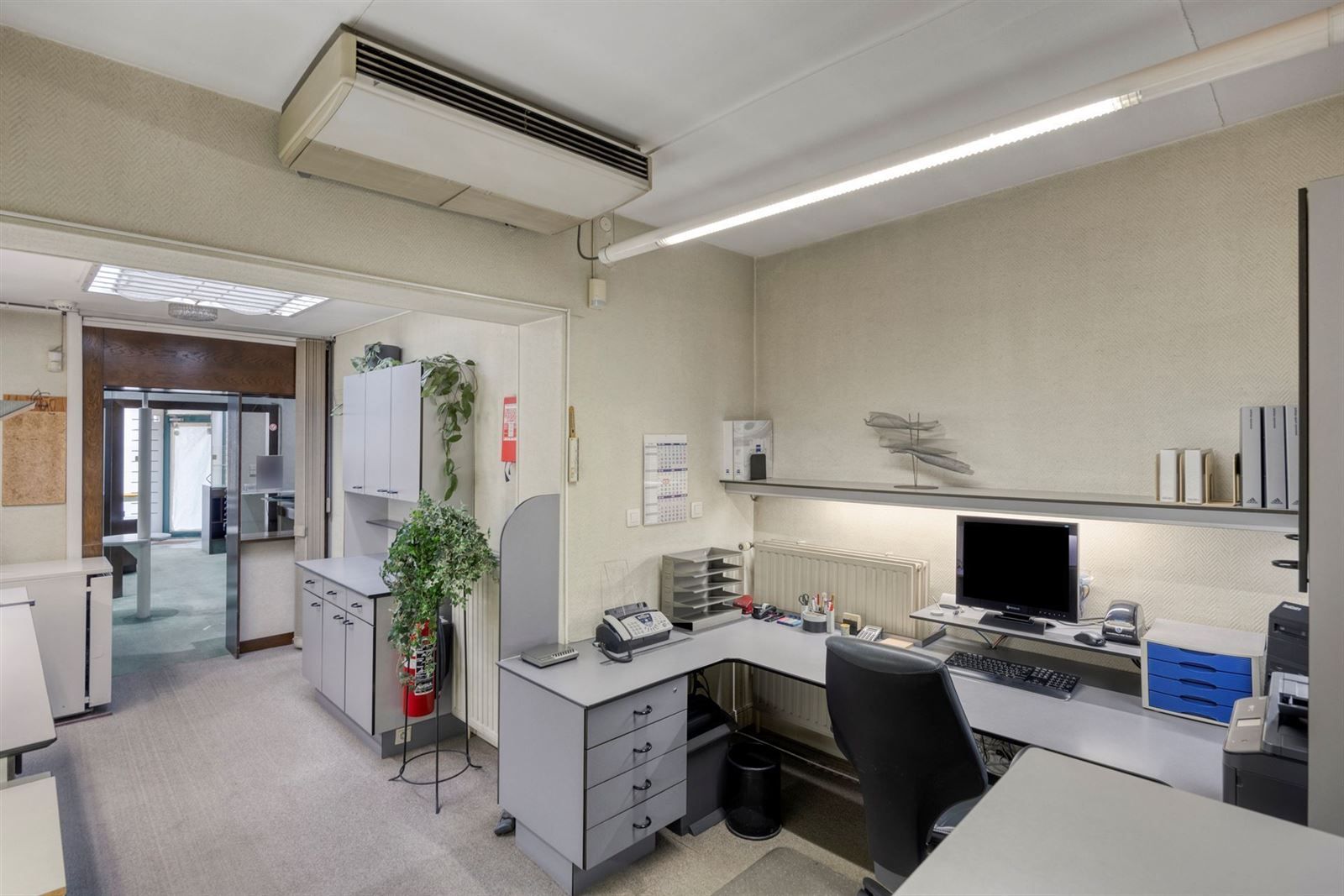 Opbrengsteigendom met handelsruimte en 3-kamer duplex appartement foto 9