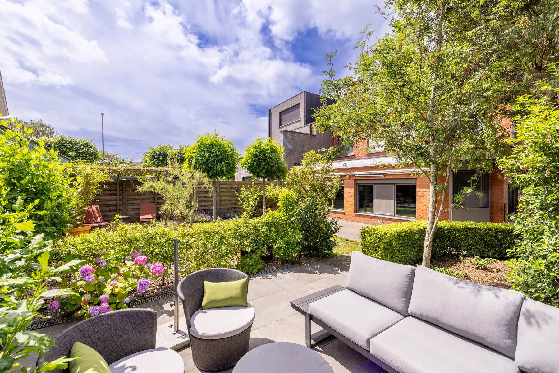 Instapklare woning met 4 slpks, 2 badks en gezellige tuin foto 27