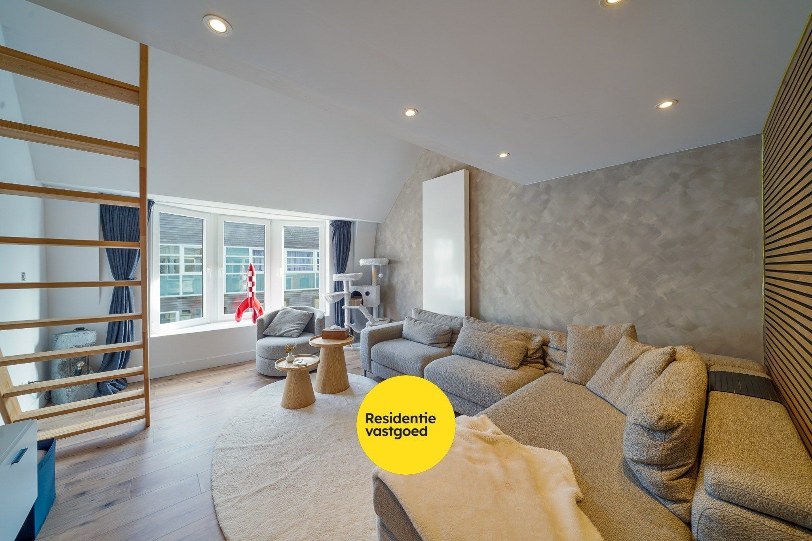 Stijlvol gerenoveerde gezinswoning met karaktervolle gevel in het hart van Mariakerke (Oostende) foto 4