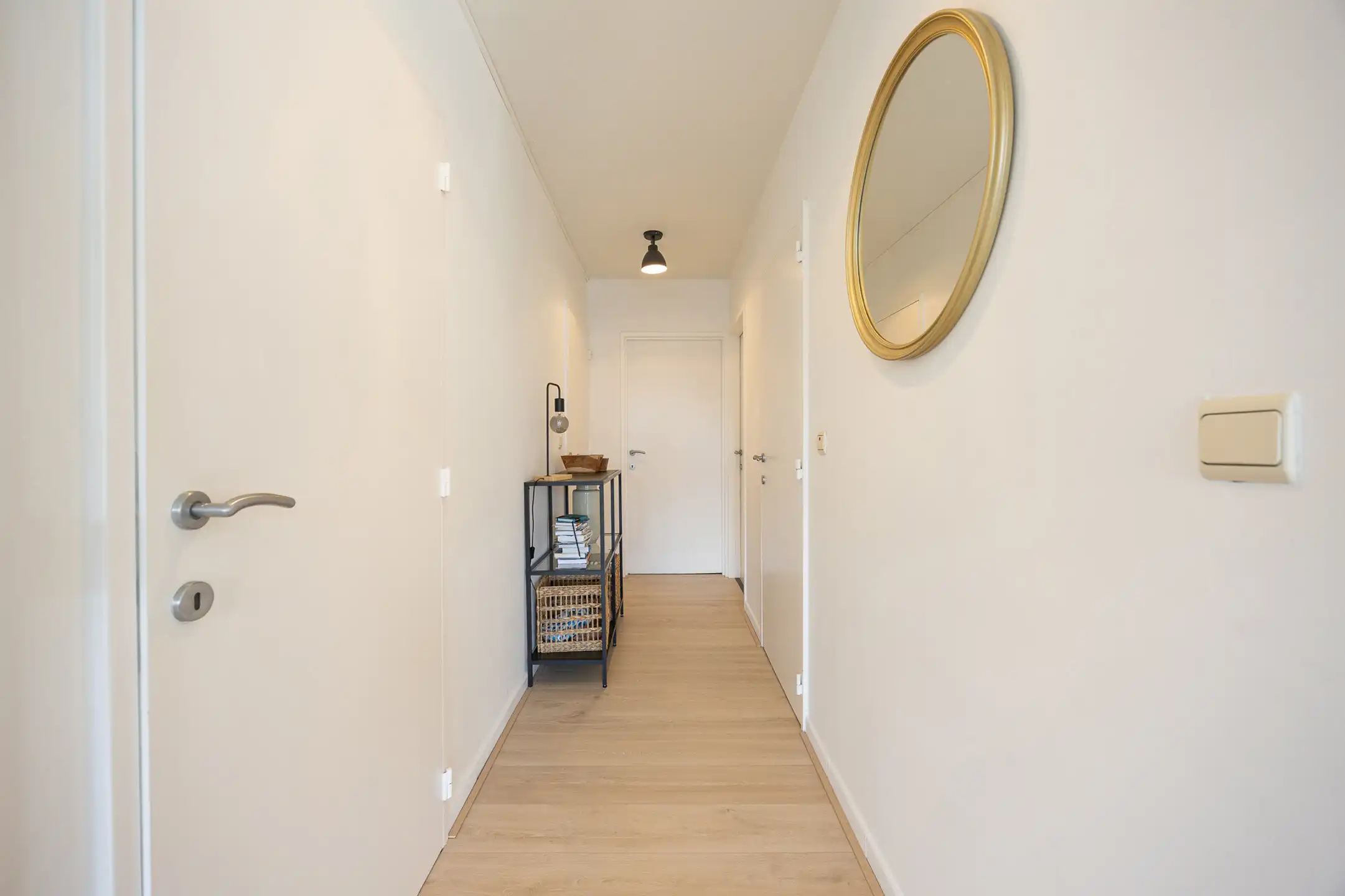 Centraal gelegen 2 slpk app met ruim terras en staanplaats. foto 12