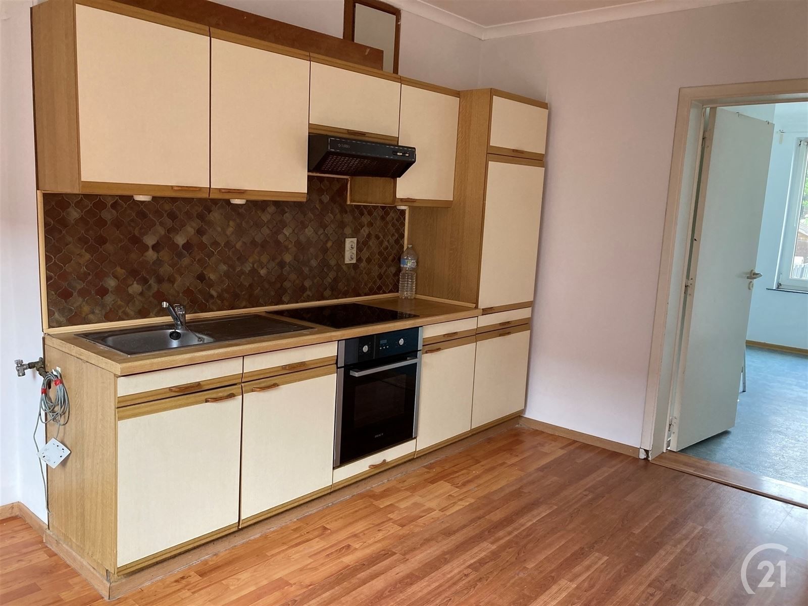 Appartement met zolderkamer in een klein gebouw! foto 4