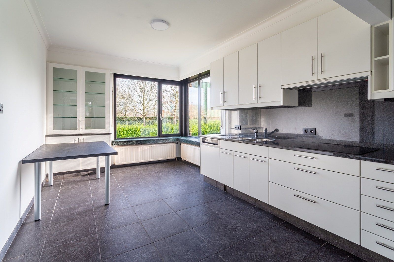 Villa met grote tuin, magazijn én weiland foto 36