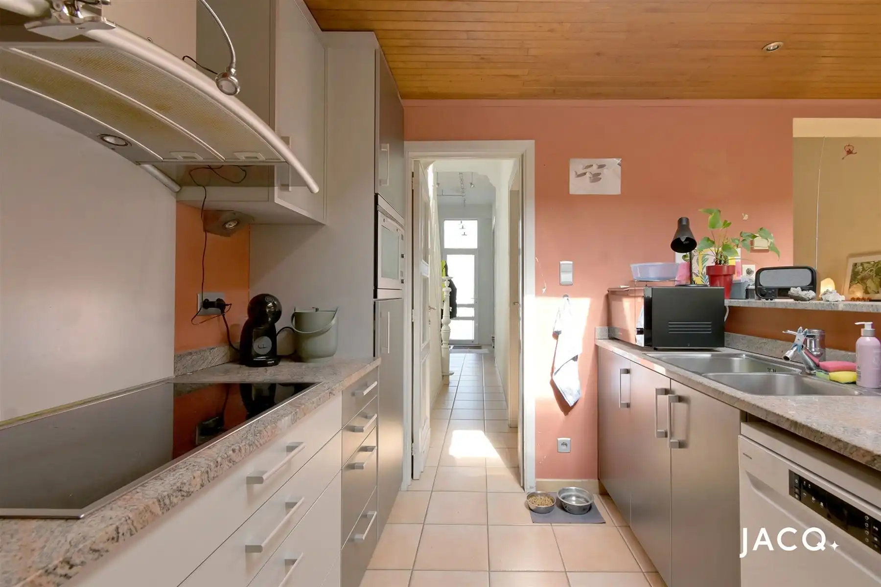 Op te frissen woning met 3slpk's, garage en zuid-terras! foto 6