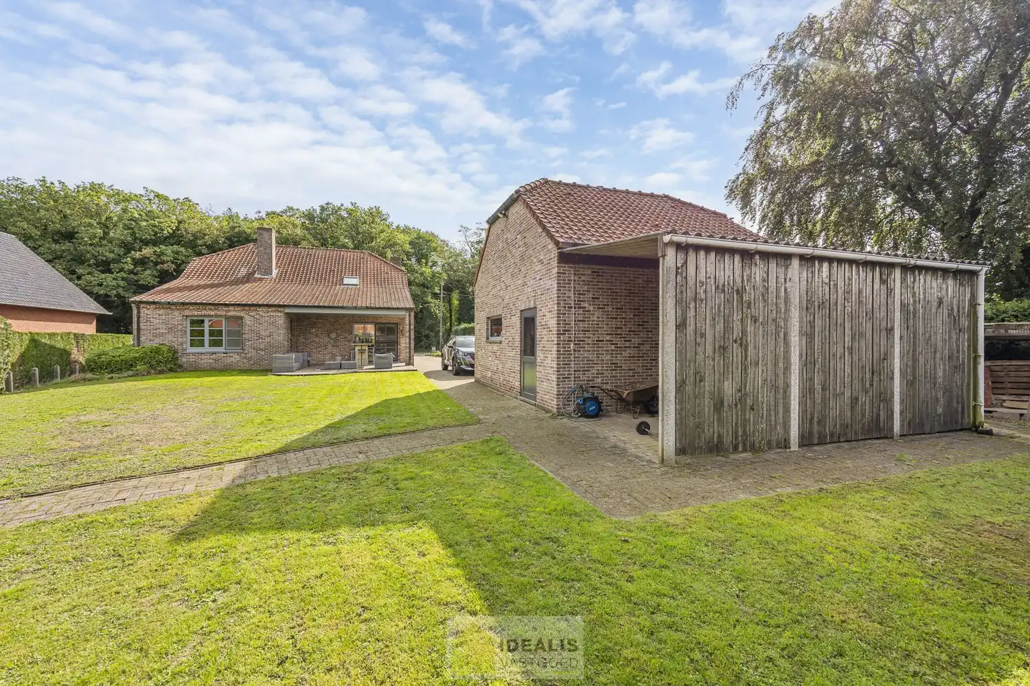 IDEALIS VASTGOED – INSTAPKLARE EENGEZINSWONING MET 4 SLAAPKAMERS EN EEN BEWOONBARE OPPERVLAKTE VAN +- 195M² OP EEN PERCEEL VAN +- 9A 20CA IN KLEINE-BROGEL (PEER). De woning is gelegen vlak bij de dorpskern van het gezellige kleine-Brogel en op enkele minuten verwijderd van de centra van Peer, Kaulille, Bocholt en Pelt. Ideaal voor zij die op zoek zijn naar een ruime instapklare woning met 4 slaapkamers!! foto 29