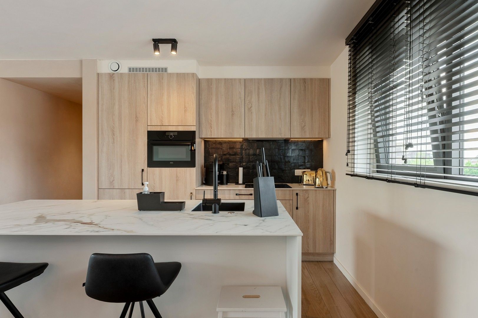 Instapklaar dakappartement met terras in het centrum van Putte foto 10