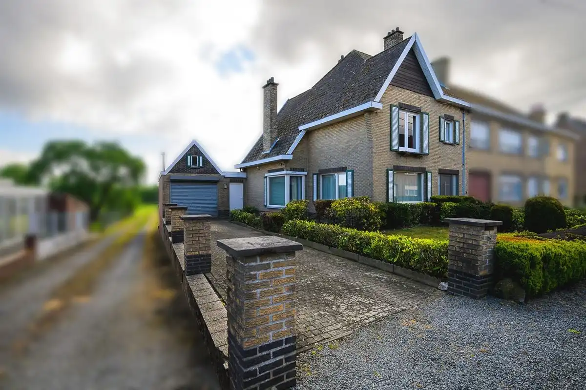Te renoveren statige woning met mogelijkheden foto 17