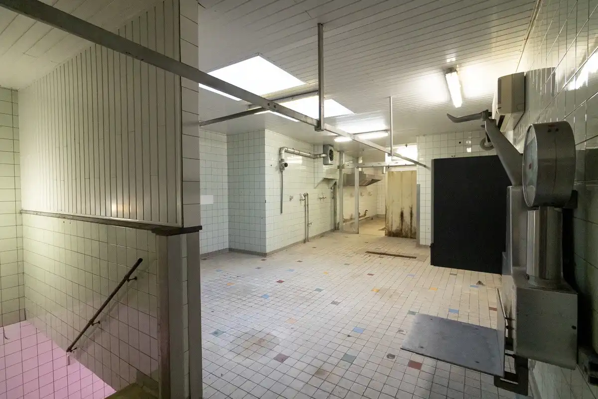 Ruime handelspand van 209m² met garage in hartje van Paal  foto 7