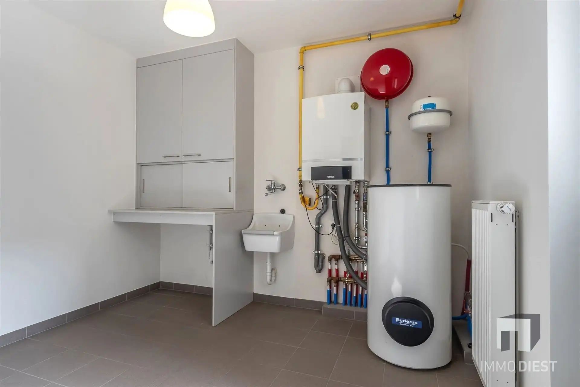 Luxe woning met 4 slaapkamers, 2 badkamers, garage en zonnige tuin foto 35
