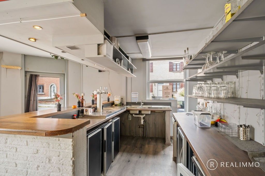 Veelzijdige eigendom met charmante gevel, buitenruimte en potentieel voor ruime woning foto 5
