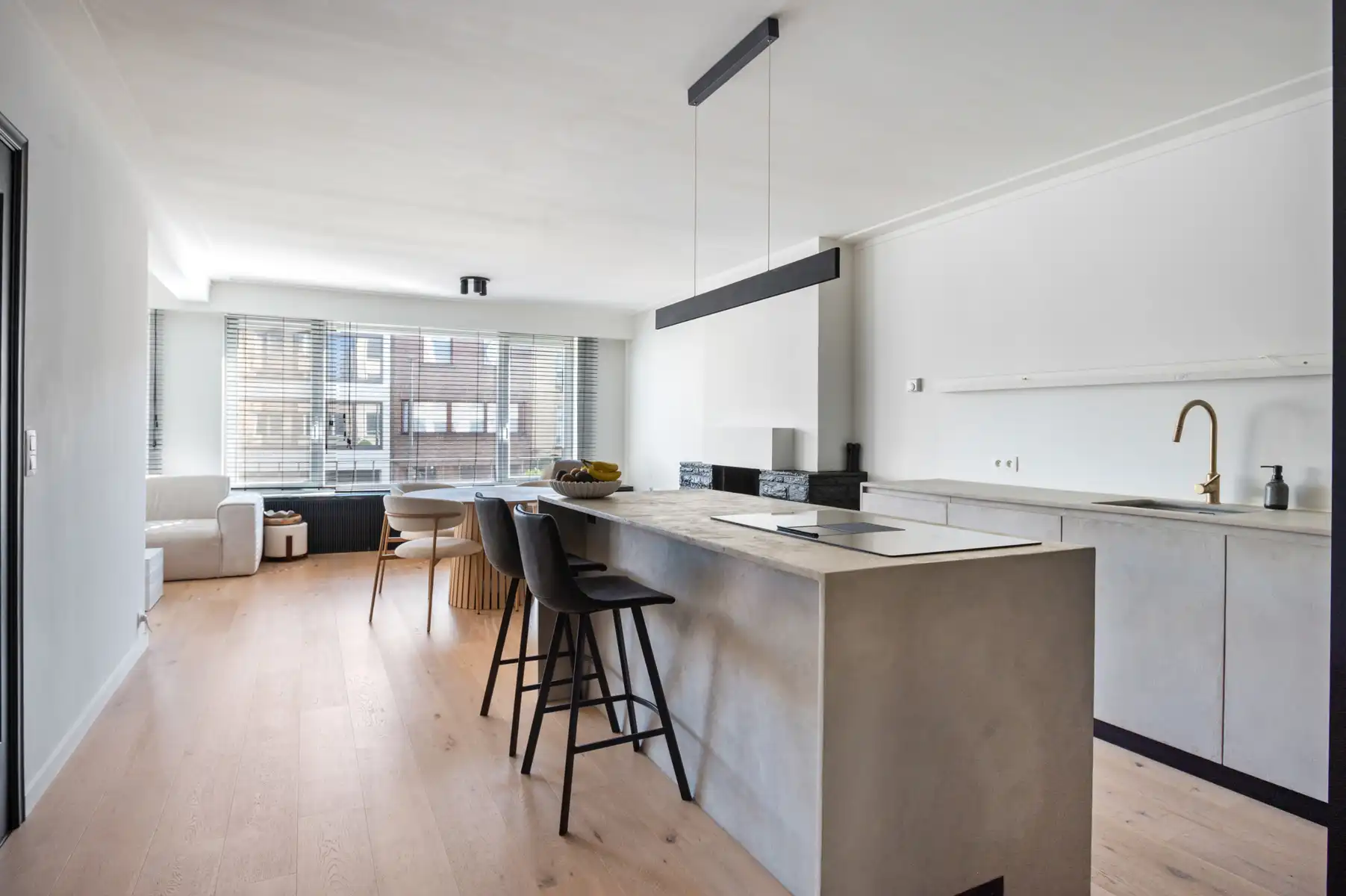Stijlvol gerenoveerd appartement met terras en veel charme foto 7