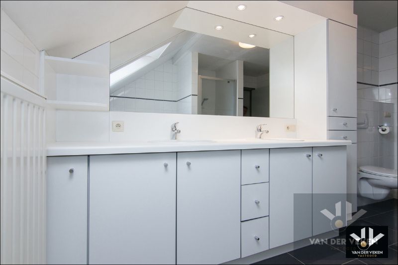 TWEEWOONST MET PAARDENSTALLEN EN WEILAND OP RUIM PERCEEL 37A21CA IN LANDELIJKE OMGEVING foto 47