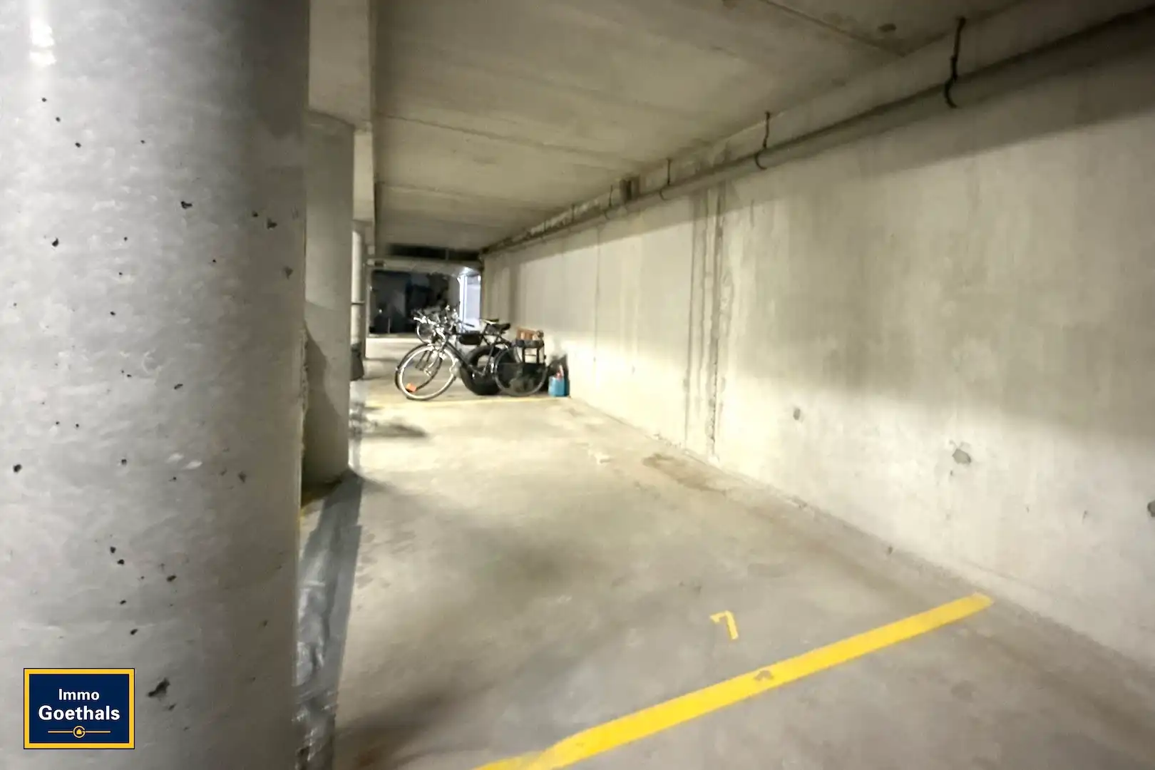 Appartement aan de markt met terras en garage. Rustig en groen zicht. foto 13