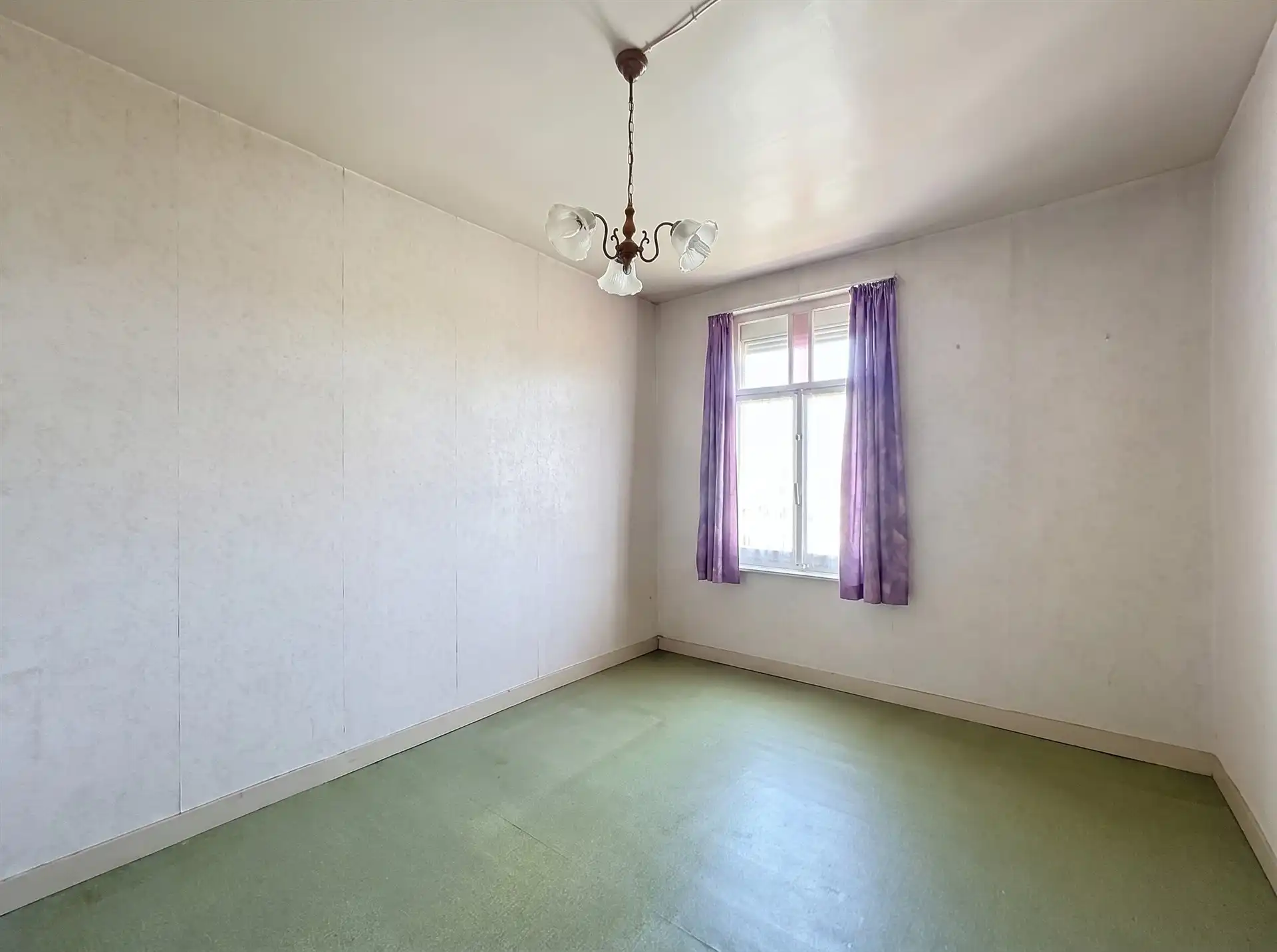 Ruime woning met veel potentieel, garage en tuin in het centrum van Beveren! foto 18
