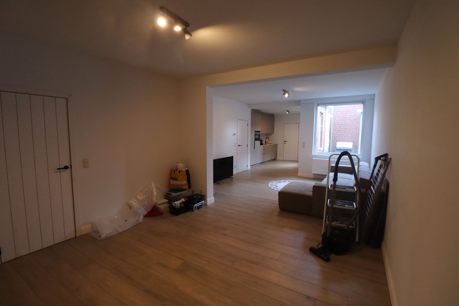 Een gerenoveerde woning met 3 slaapkamers en tuin.  foto 2