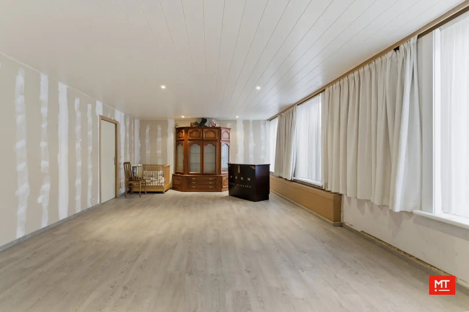 Bijzonder ruim gebouw met magazijn in de dorpskern van Zandvoorde (Zonnebeke) foto 10