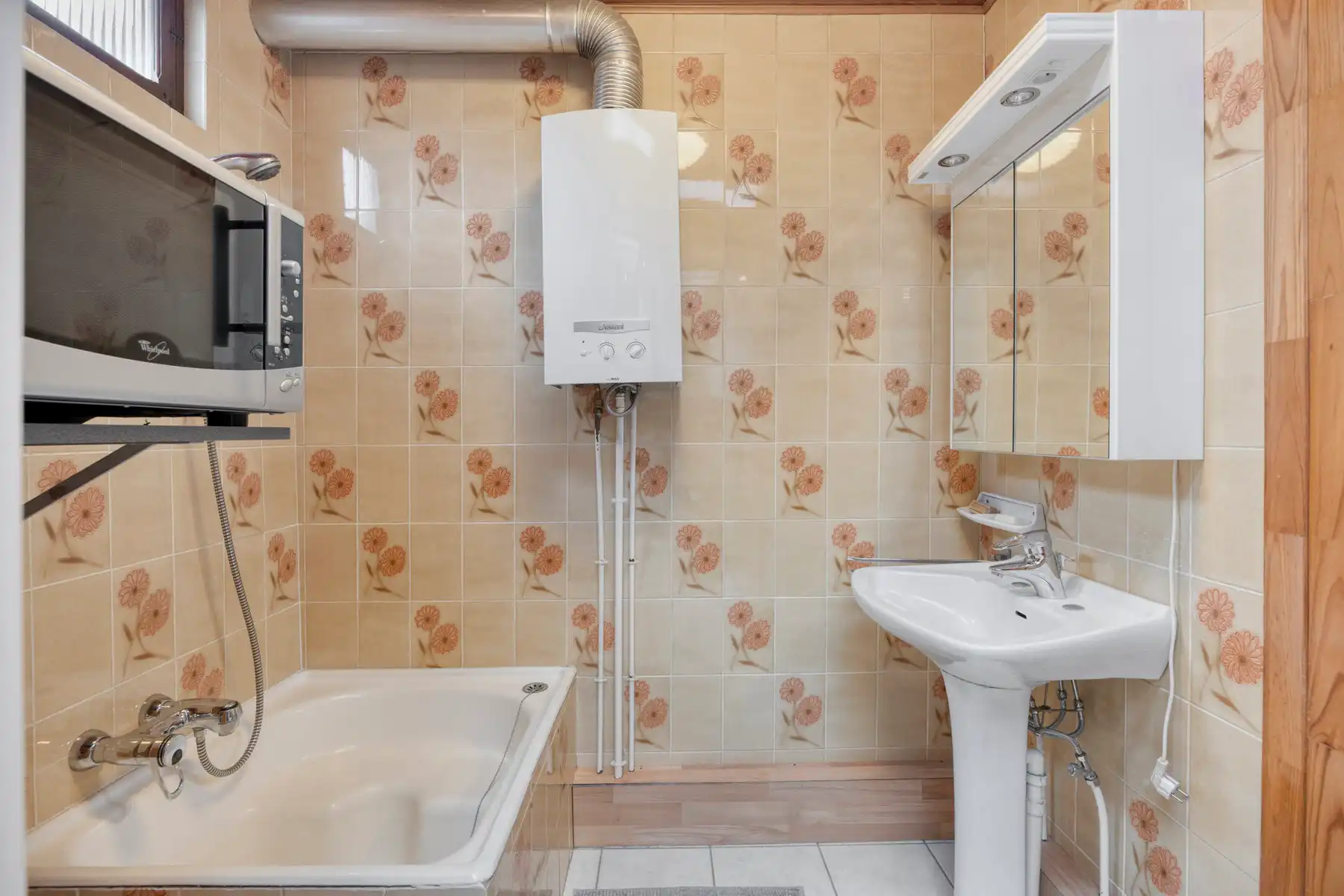 Rijwoning met 2 slaapkamers, inrichtbare zolder & grote tuin foto 16