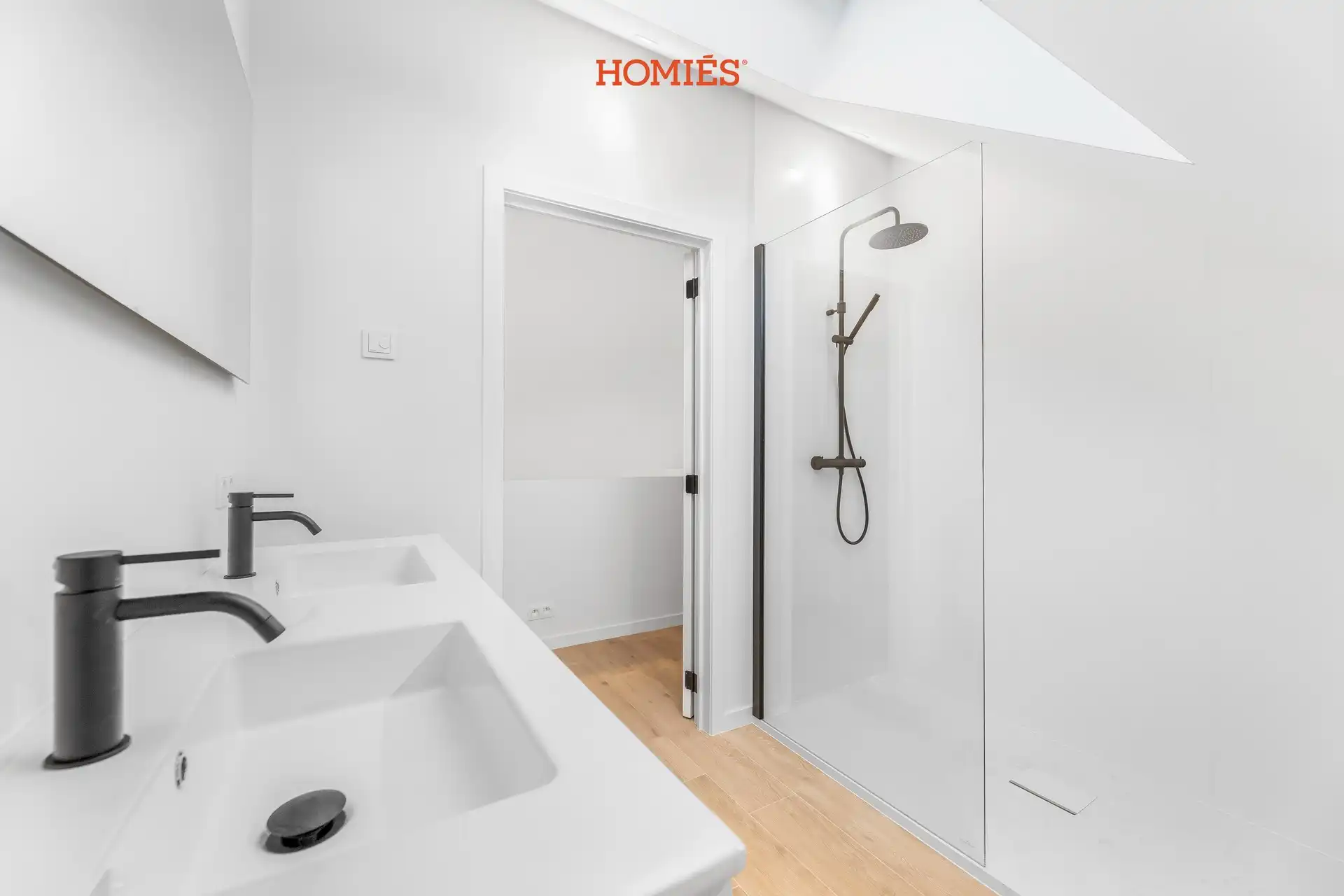 Volledig gerenoveerde woning met 4 slaapkamers foto 16