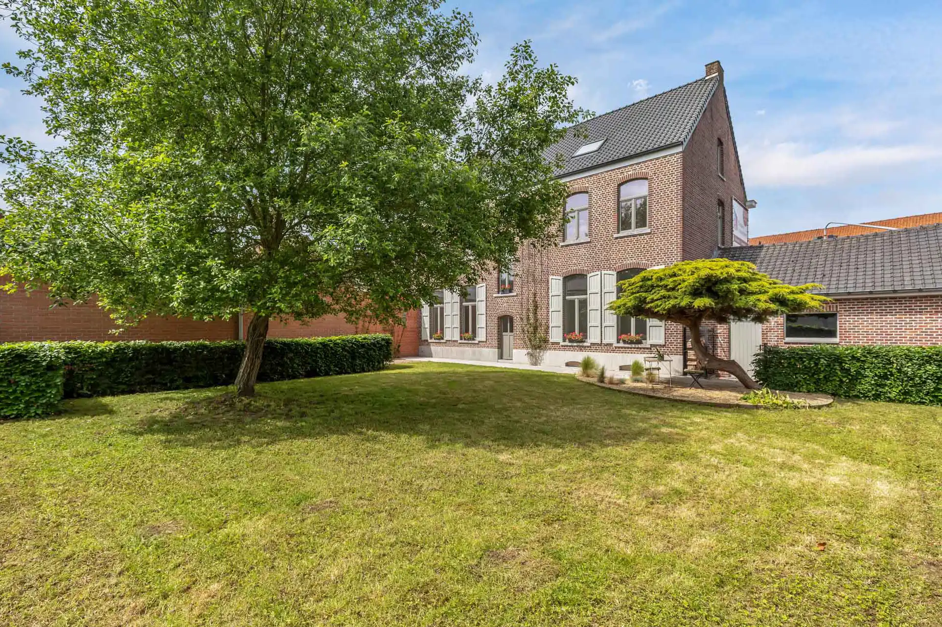 Gerenoveerde pastorijwoning met grote ruimtes in Erembodegem foto 29
