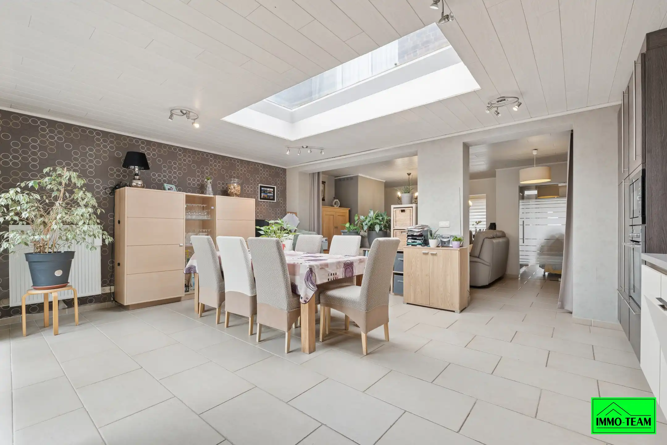  Volledig gerenoveerde en instapklare 2-gevelwoning  foto 8