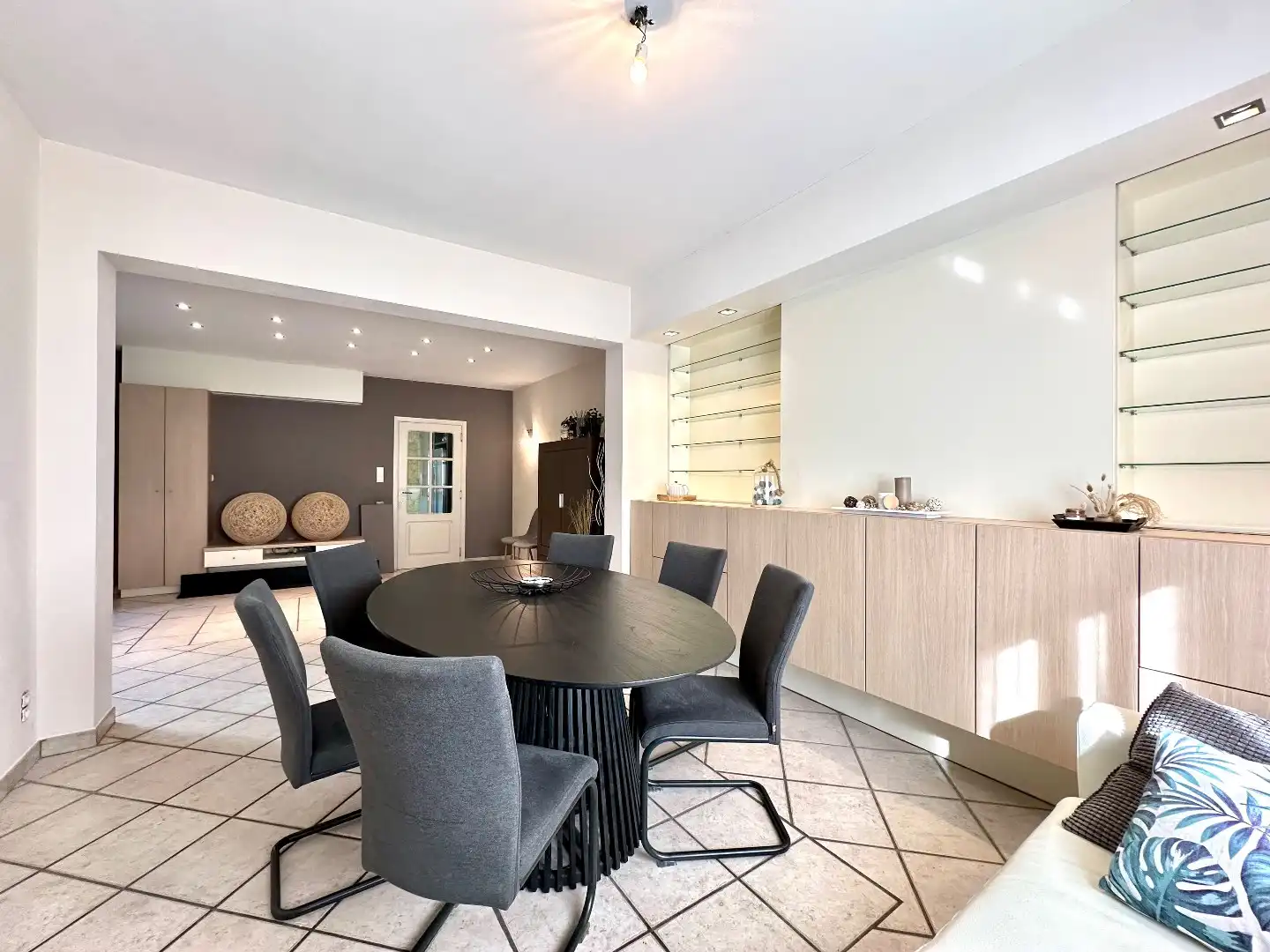 Ruime en instapklare woning met 279 m² bewoonbare oppervlakte in Riemst foto 3