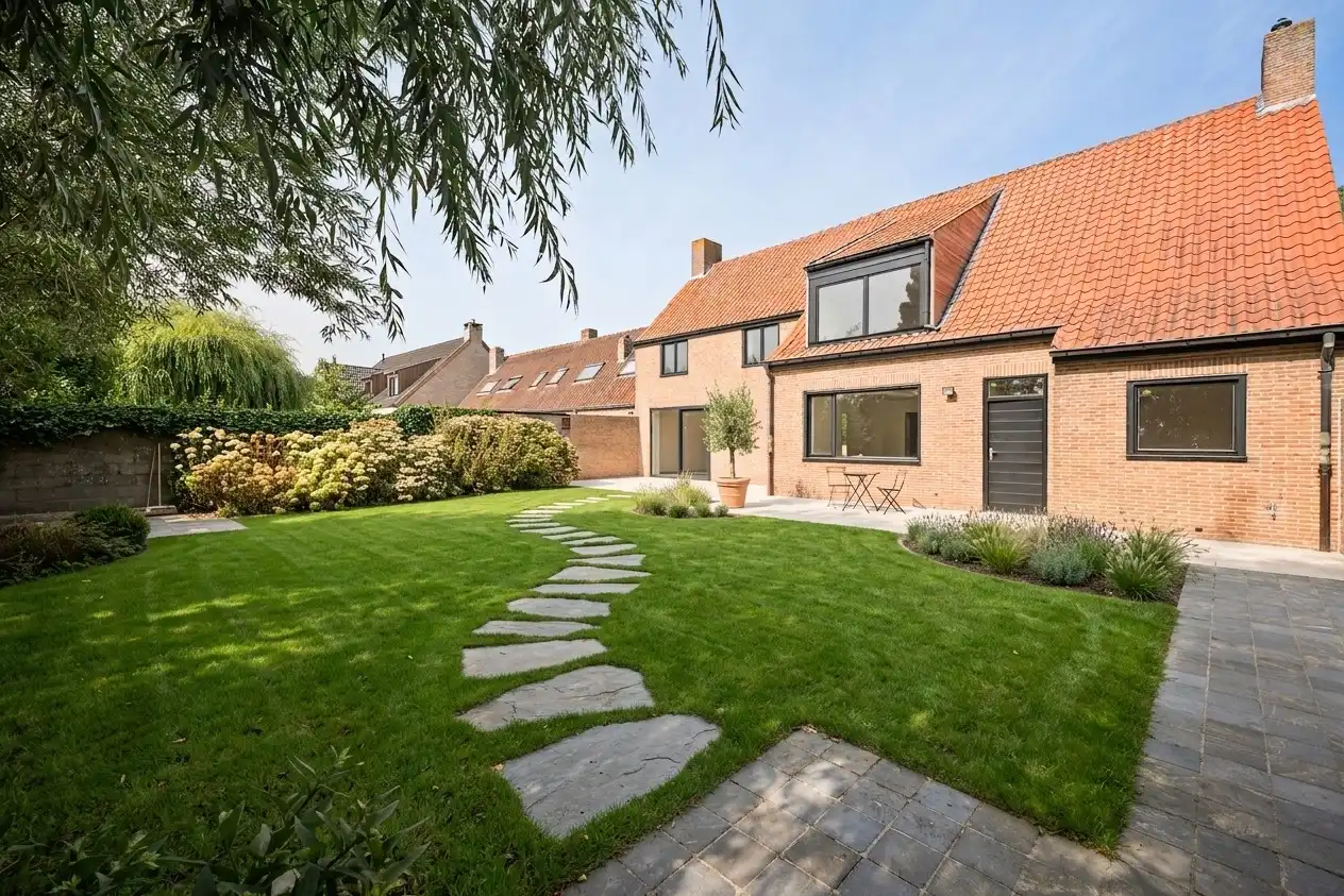 Ruime halfopen woning met 5 slaapkamers, grote tuin en prachtig open zicht in Lapscheure. foto 24