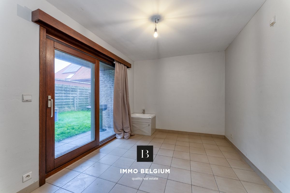 Halfopen, deels gerenoveerde woning op rustige locatie vlak bij zee foto 13