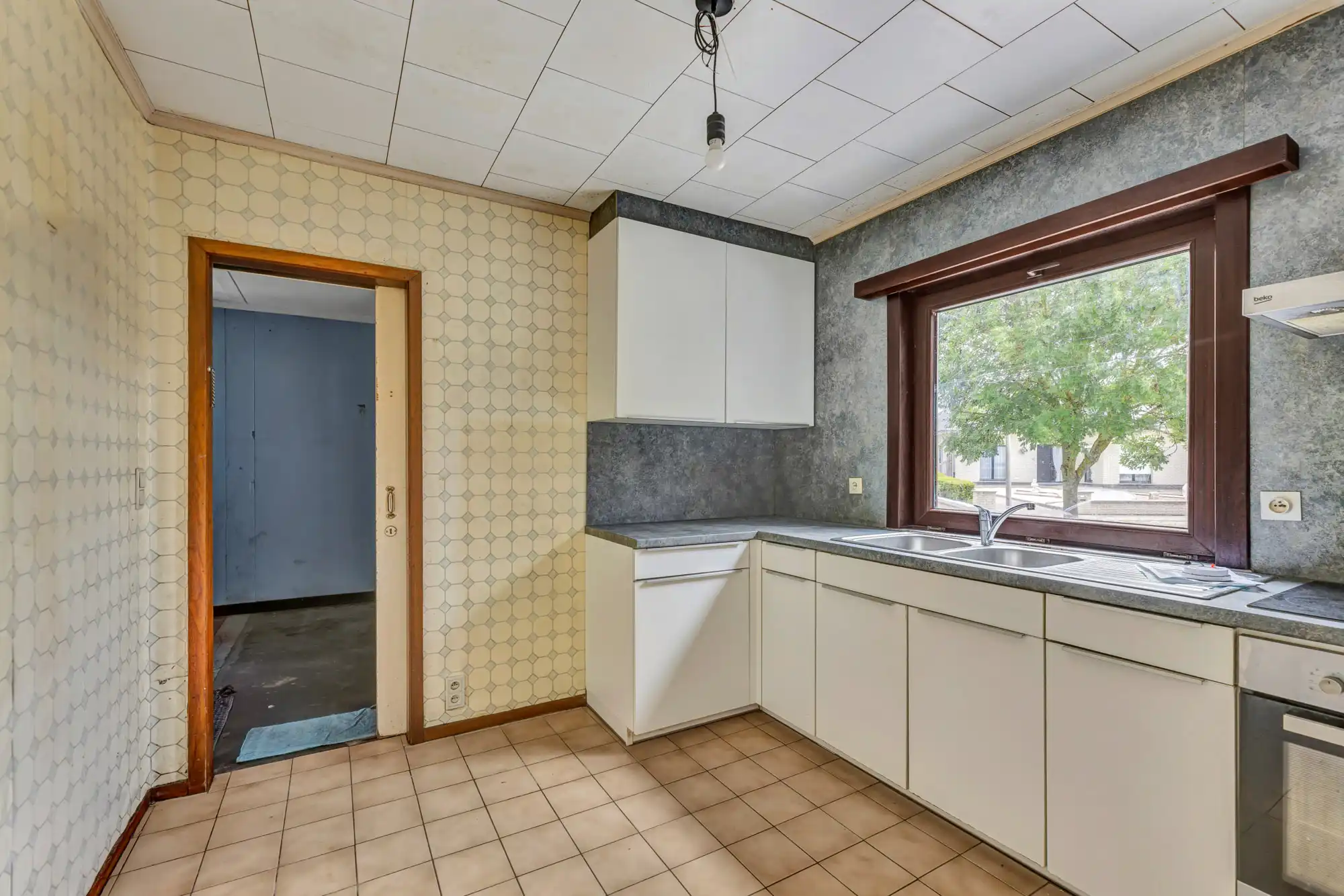 Te renoveren bungalow op een rustige locatie foto 12