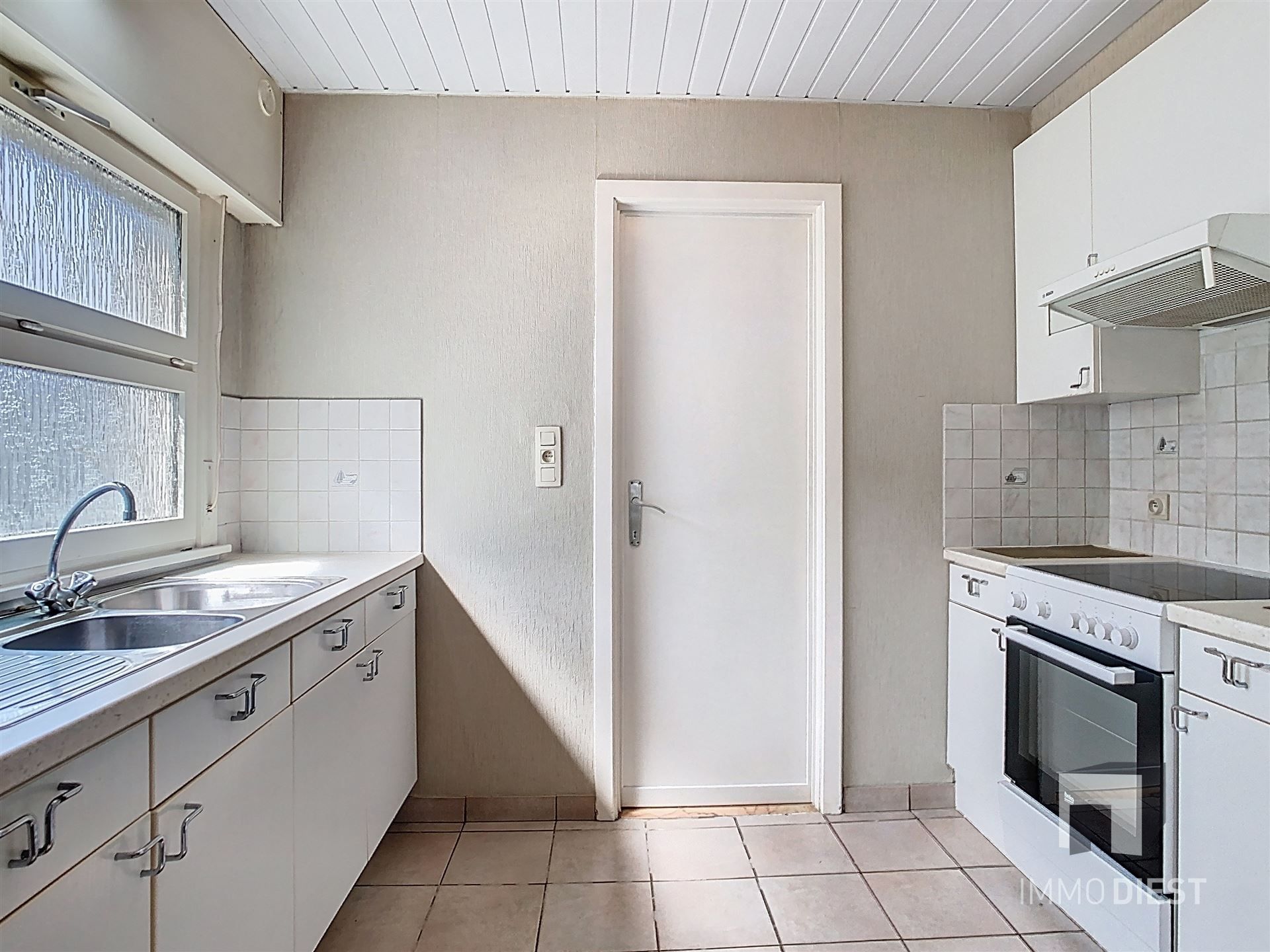 Ruime rijwoning met 4 slaapkamers op 4a 19ca. foto 10