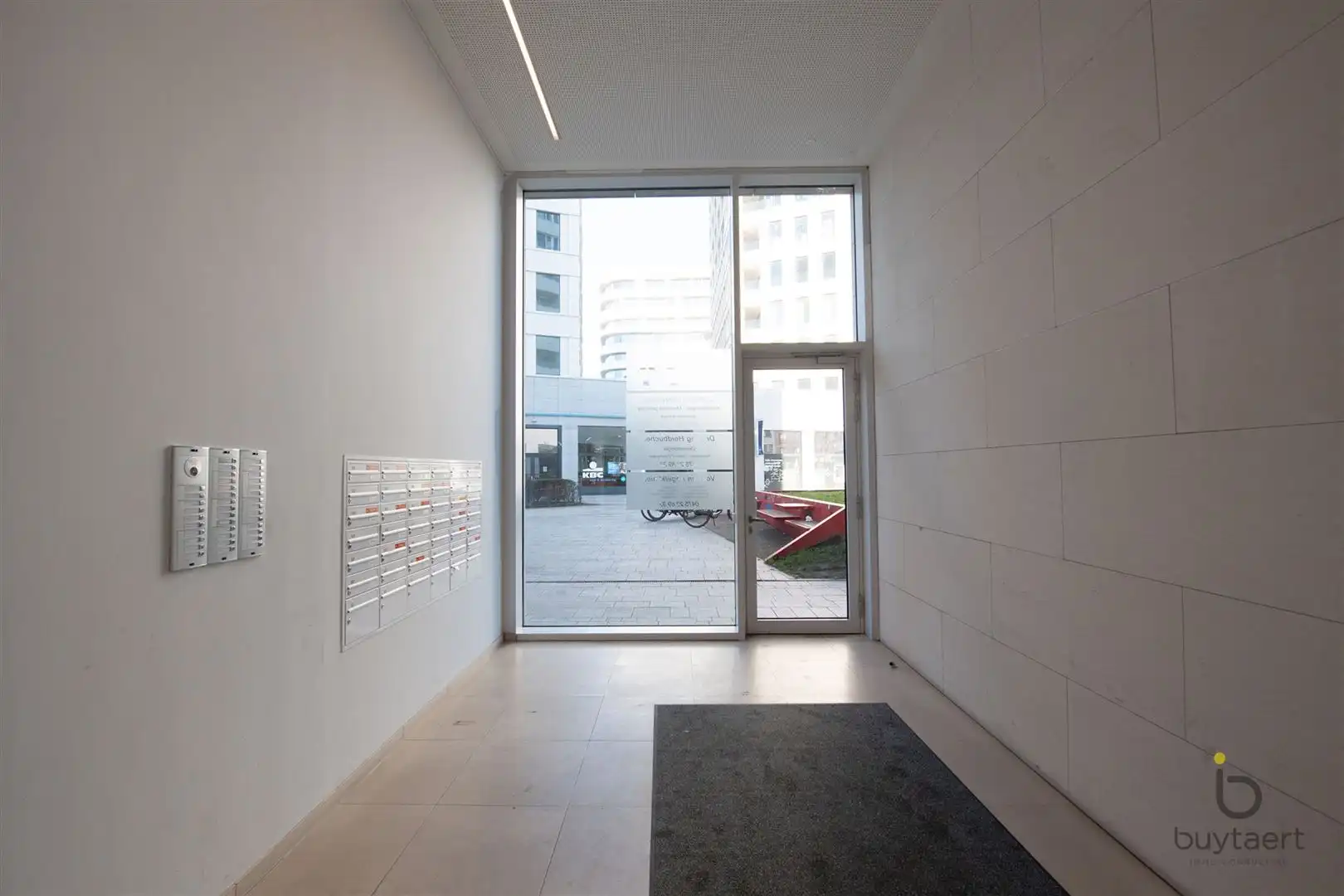 Schitterend nieuwbouw appartement met twee slaapkamers en prachtig overdekt terras te midden van de diamantwijk en de Persgroep! foto 31