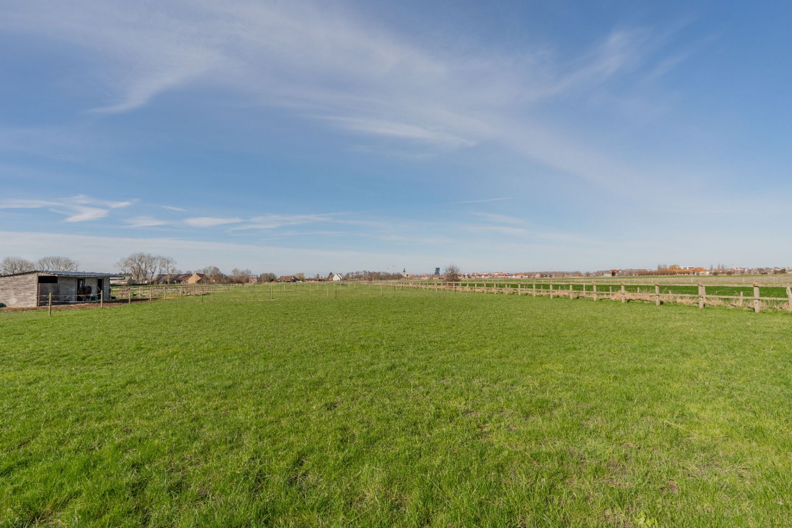 Ruime alleenstaande villa in een rustige en zonnige omgeving foto 28