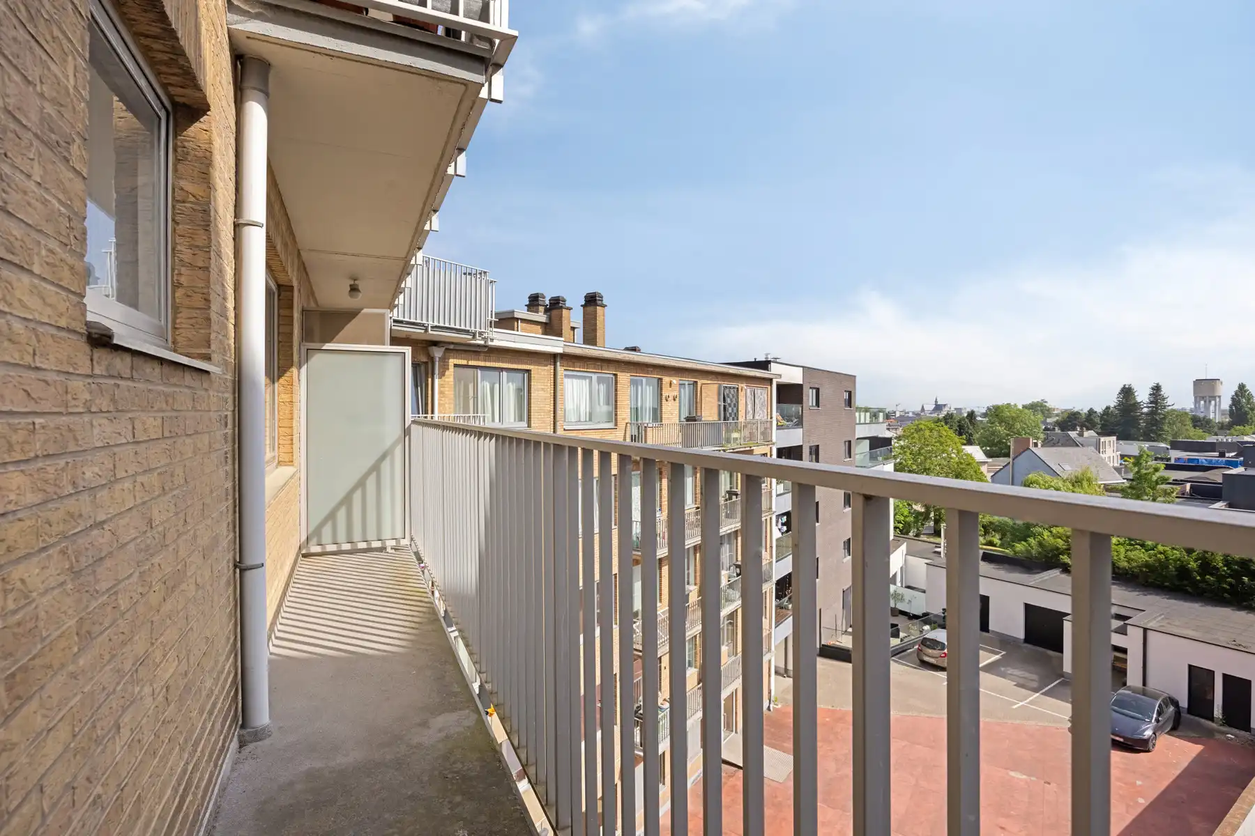 Instapklaar appartement met 1 slaapkamer en terras! foto 4