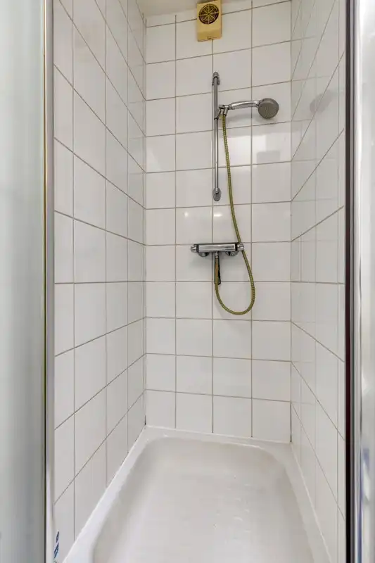 Appartement met 1 slaapkamer en twee ruime zonneterrassen, met een parkeerplaats in het gebouw die samen met het appartement aangekocht dient te worden. foto 15