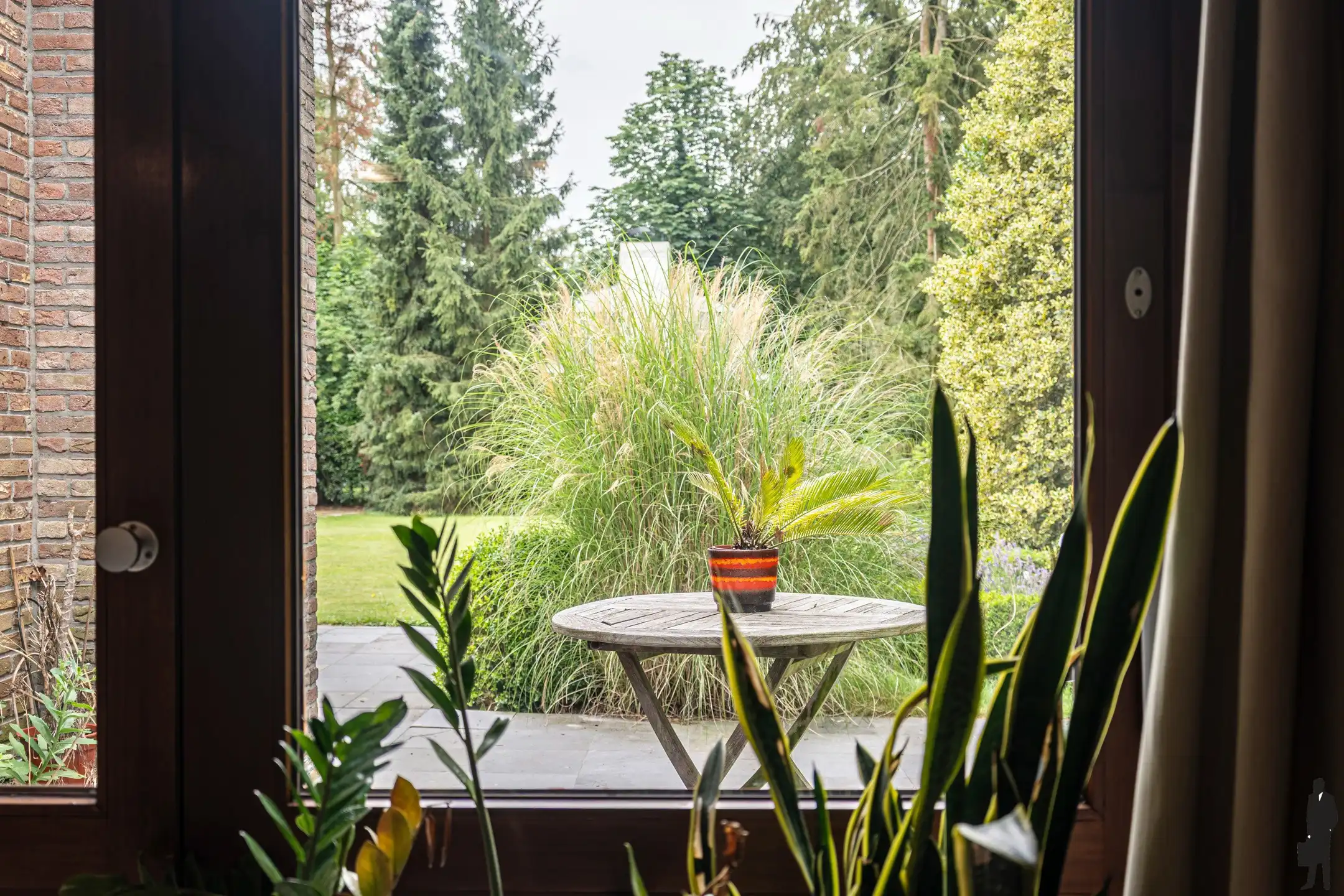 Split-levelwoning op een zonnig perceel van ca. 1.443 m² foto 4