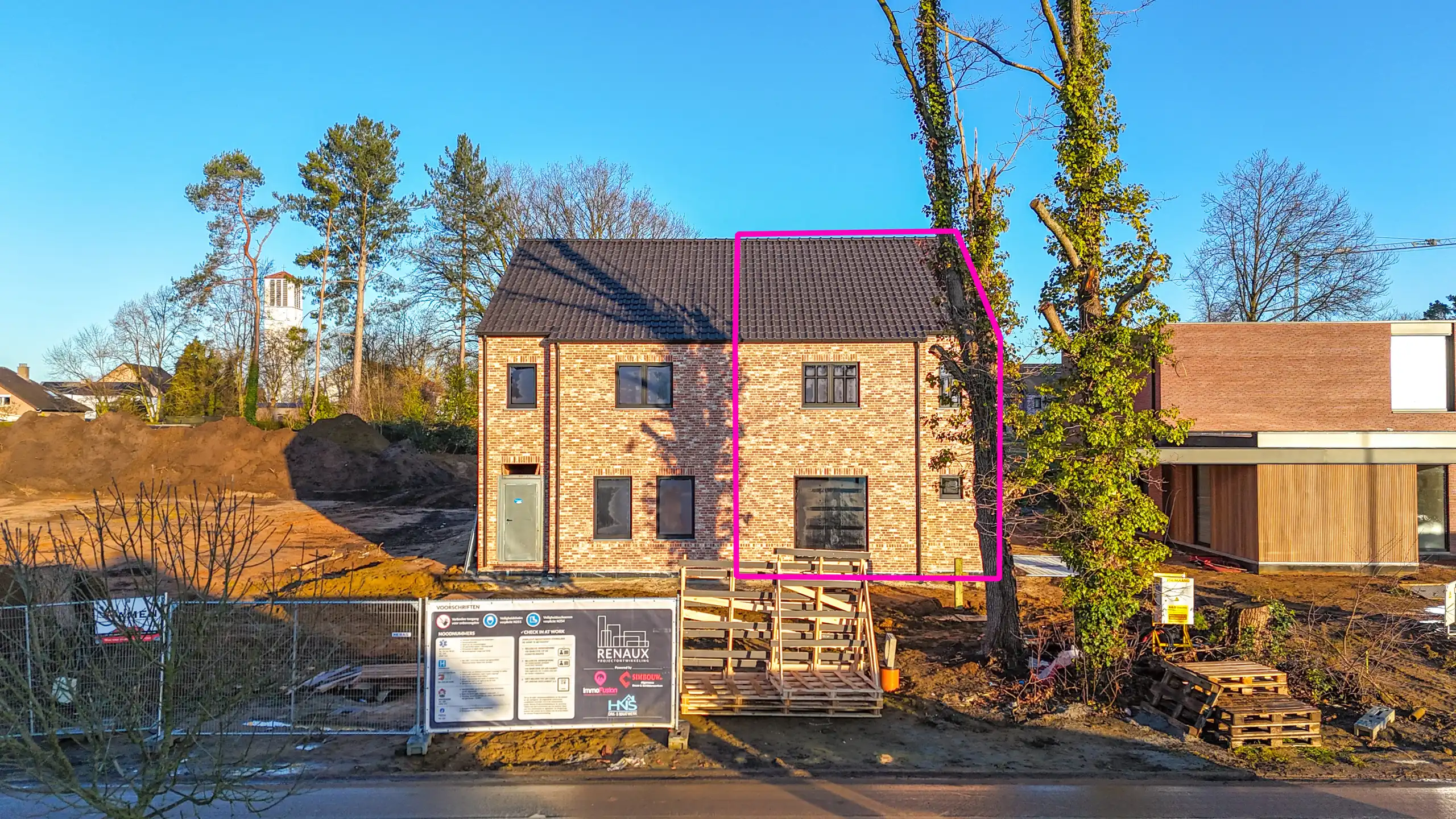 Prachtig gelegen casco woning met 4 slaapkamers! foto {{pictureIndex}}