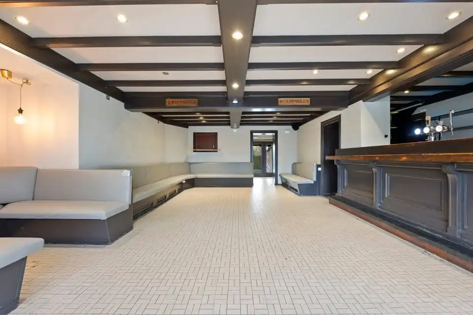 HANDELSHUIS MET PARKING OP EEN TOPLOCATIE IN LINTER foto 5